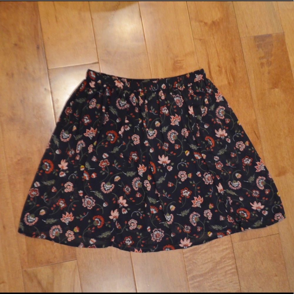 HOLLISTER Floral skirt💖
